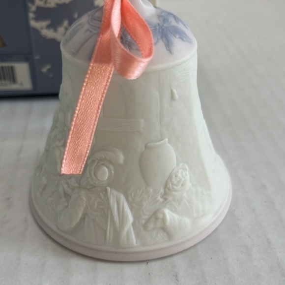 1997 Lladro Decorative Cream Bell with Pink Ribbon - Picture 3 of 6